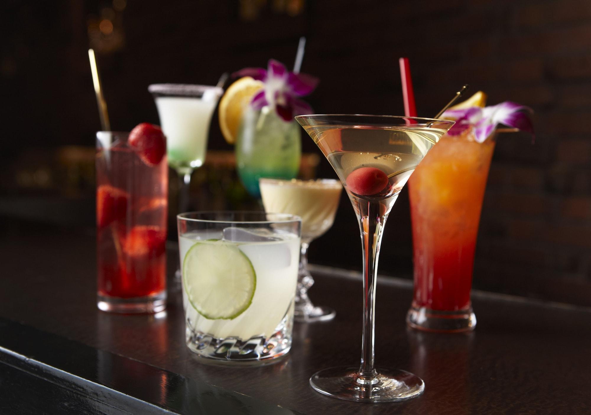 Hotel New Otani Hakata Fukuoka  Exteriör bild A selection of cocktails